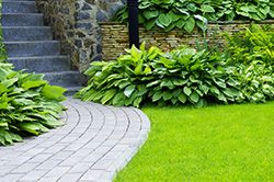 Мощение дорожек и площадок с использованием природного камня   в Новороссийске