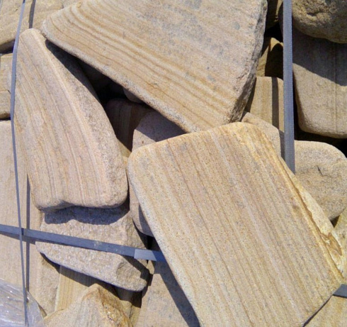 Kamenclub.ru: Песчаник пластушка галтованный желтый с рисунком (3 см)  купить в Новороссийске плитняк - пластушка желтый песчаник 21000 руб/м3   фото КАМЕНЬ КЛУБ