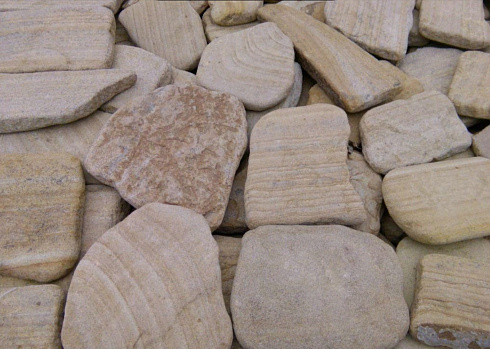 Kamenclub.ru: Песчаник пластушка галтованный желтый с рисунком (3 см)  купить в Новороссийске плитняк - пластушка желтый песчаник 21000 руб/м3   фото КАМЕНЬ КЛУБ