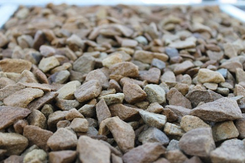 Kamenclub.ru: Щебень крошка желтый (песчаник) фр. 20-40 мм.  купить в Новороссийске песчаник бежевый рыжий каменная крошка песчаника 9500 руб/т   фото КАМЕНЬ КЛУБ