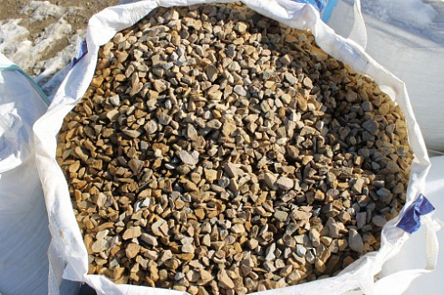 Kamenclub.ru: Щебень крошка желтый (песчаник) фр. 20-40 мм.  купить в Новороссийске песчаник бежевый рыжий каменная крошка песчаника 9500 руб/т   фото КАМЕНЬ КЛУБ