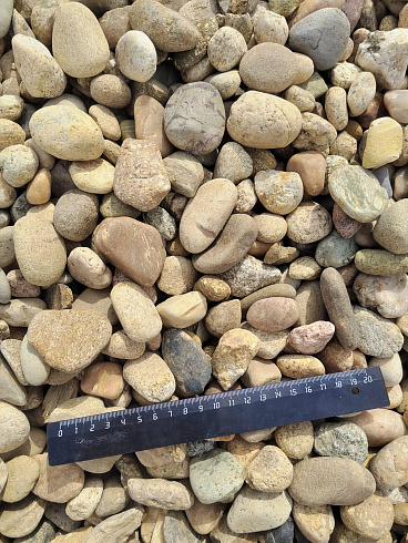 Kamenclub.ru: Галька речная окат рыжая фр. 20-40 мм. купить  в Новороссийске галька речная окатанная рыжая желтая серая округлая речная галька 5000 руб/т   фото КАМЕНЬ КЛУБ