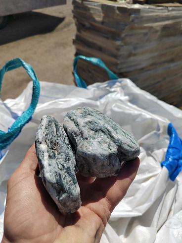 фото Галтованный жадеит (фр. 70-100 мм)  купить в Новороссийске в интернет-портале КАМЕНЬ КЛУБ