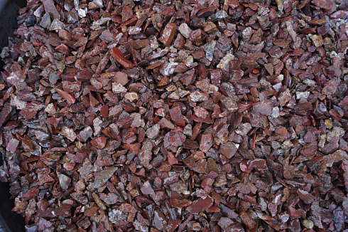 Kamenclub.ru: Щебень крошка красный (ЯШМА) фр. 10-20 мм.  купить в Новороссийске яшма красный, бордовый, оранжевый, рыжий декоративный каменный ландшафтный щебень колотый 9000 руб/т   фото КАМЕНЬ КЛУБ