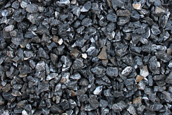 Kamenclub.ru: Щебень крошка черный (мрамор) фр. 3-5 мм.  купить в Новороссийске мрамор черный белый с прожилками щебень мраморный декоративный колотый 18000 руб/т   фото КАМЕНЬ КЛУБ