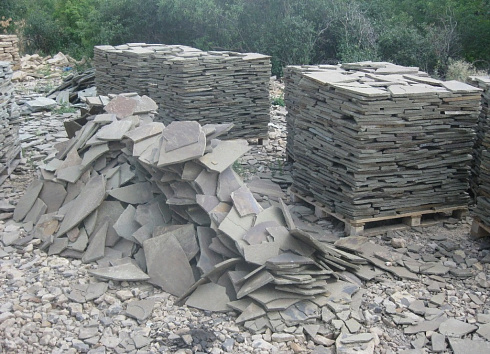 Kamenclub.ru: Песчаник пластушка серо-зеленый (1,5 см)  купить в Новороссийске плитняк - пластушка серо-зеленый, серый, зеленый пластушка рваная ландшафтная колотая 10200 руб/м3   фото КАМЕНЬ КЛУБ