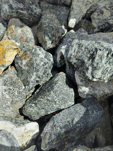 фото Галтованный жадеит (фр. 70-100 мм)  купить в Новороссийске в интернет-портале КАМЕНЬ КЛУБ