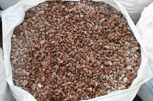 Kamenclub.ru: Мраморная крошка (щебень крошка розовый) фр. 20-40 мм.  купить в Новороссийске мрамор розовый, красный мраморная крошка декоративная 11000 руб/т   фото КАМЕНЬ КЛУБ