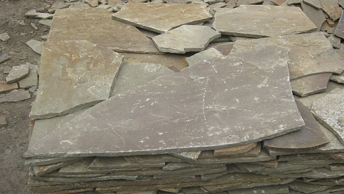 Kamenclub.ru: Песчаник пластушка серо-зеленый (3,0 см)  купить в Новороссийске песчаник серо-зеленый, серый, зеленый песчаник пластушка колотый рваный ландшафтный 10200 руб/м3   фото КАМЕНЬ КЛУБ