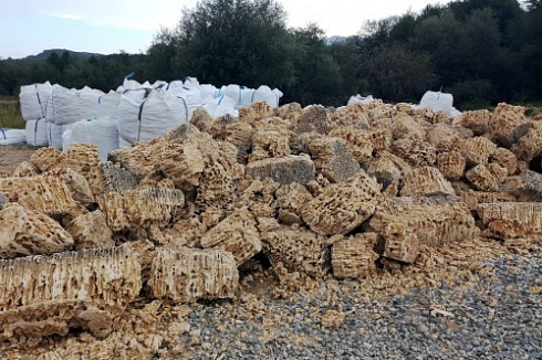 Kamenclub.ru: Крымский природный меотис фр. 100-500 мм.  купить в Новороссийске меотис бежевый рыжий молочный желтый ракушечник 4 500 руб/т   фото КАМЕНЬ КЛУБ