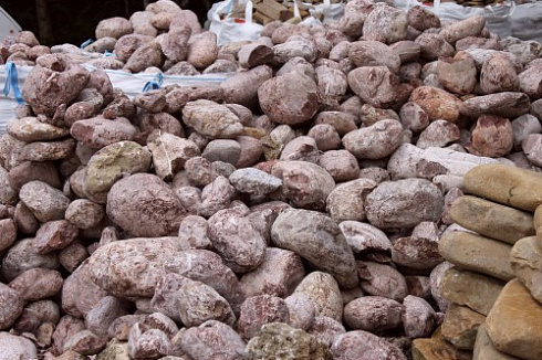 Kamenclub.ru: Розовый валунчик фр.100-300 мм.  купить в Новороссийске крупный природный камень розовый, серый молочный красный речной галечник природный 7850 руб/т   фото КАМЕНЬ КЛУБ