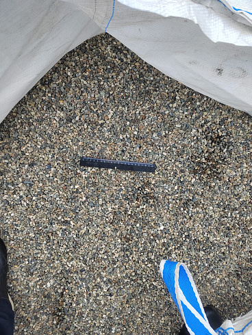 Kamenclub.ru: Галька речная окат (серая) фр.5-10 мм купить  в Новороссийске галька речная серая, серый, темно-серый, светло-серый, коричневый речная окатанная галька декоративная ландшатфная 5000 руб/т   фото КАМЕНЬ КЛУБ