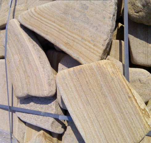 Kamenclub.ru: Песчаник пластушка галтованный желтый с рисунком (3 см)  купить в Новороссийске плитняк - пластушка желтый песчаник 21000 руб/м3   фото КАМЕНЬ КЛУБ