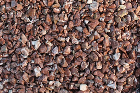 Kamenclub.ru: Мраморная крошка (щебень галтованный розовый) фр.5-10 мм.  купить в Новороссийске мрамор розовый, красный окатанный мраморный щебень декоративный ландшатфный 15000 руб/т   фото КАМЕНЬ КЛУБ