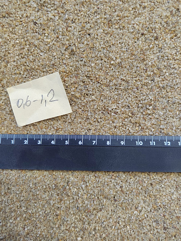 Кварцевый песок для площадок фр. 0,6-1,2 мм.  купить в Новороссийске фото Камень Клуб