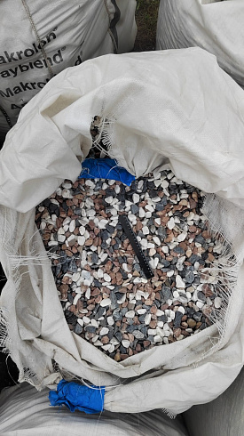 Kamenclub.ru: Мраморная крошка (щебень галтованный микс:белый-зеленый-розовый) фр.20-40 мм.  купить в Новороссийске мрамор белый, зеленый, розовый мрамор декоративный (галтовка) 15500 руб/т   фото КАМЕНЬ КЛУБ