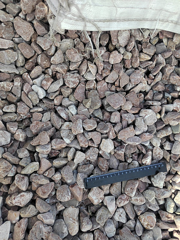 Kamenclub.ru: Мраморная крошка (щебень галтованный розовый) фр.20-40 мм.  купить в Новороссийске мрамор розовый, красный оголтованный округлый щебень  15000 руб/т   фото КАМЕНЬ КЛУБ