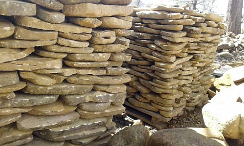 Kamenclub.ru: Песчаник колотый для облицовки (фр. 2-3 см)  купить в Новороссийске песчаник бежевый серый рыжий песчаник строительный 5000 руб/т   фото КАМЕНЬ КЛУБ