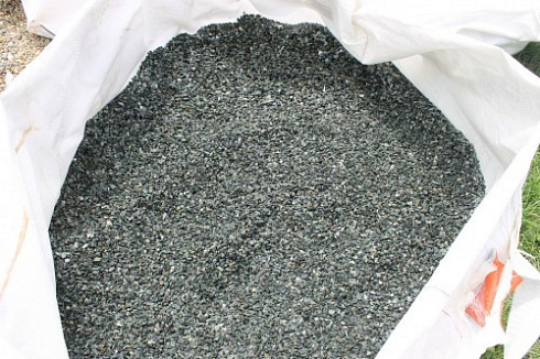 Kamenclub.ru: Щебень крошка зеленый (змеевик) фр. 5-10 мм  купить в Новороссийске змеевик зеленый, салатовый ландшафтный декоративный щебень крошка 7 200 руб/т   фото КАМЕНЬ КЛУБ