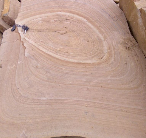 Kamenclub.ru: Форматный камень (плаха) пошаговая дорожка от 70-150 см (4 -12 см)  купить в Новороссийске плитняк  форматный плаха желтый песчаник 9 000 руб/т   фото КАМЕНЬ КЛУБ