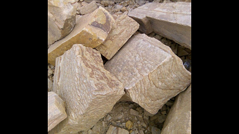 Kamenclub.ru: Песчаник пластушка желтый с рисунком (4-6 см)  купить в Новороссийске плитняк пластушка желтый с рисунком песчаник 9 000 руб/м3   фото КАМЕНЬ КЛУБ