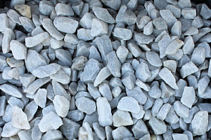 Kamenclub.ru: Мраморная крошка, щебень, цвет-белый,  фр. 20-40 мм.  купить в Новороссийске мрамор белый молочный слоновая кость айвори  мраморная крошка ландшафтная 12000 руб/т   фото КАМЕНЬ КЛУБ