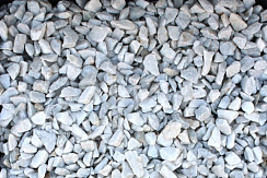 Kamenclub.ru: Мраморная крошка, щебень, цвет-белый, фр. 3-5 мм.  купить в Новороссийске мрамор белый молочный бежевый мрамор колотый 11500 руб/т   фото КАМЕНЬ КЛУБ