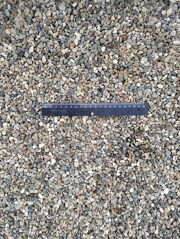 Kamenclub.ru: Галька речная окат (серая) фр.5-10 мм купить  в Новороссийске галька речная серая, серый, темно-серый, светло-серый, коричневый речная окатанная галька декоративная ландшатфная 5000 руб/т   фото КАМЕНЬ КЛУБ