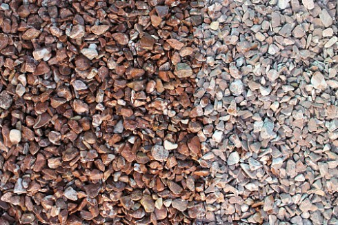 Kamenclub.ru: Мраморная крошка (щебень галтованный розовый) фр.10-20 мм.  купить в Новороссийске мрамор розовый, красный ландшафтный декоративный окатанный округлый щебень 15000 руб/т   фото КАМЕНЬ КЛУБ