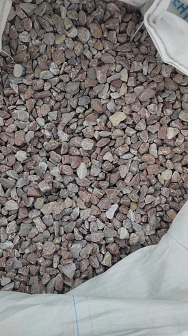 Kamenclub.ru: Мраморная крошка (щебень галтованный розовый) фр.20-40 мм.  купить в Новороссийске мрамор розовый, красный оголтованный округлый щебень  15000 руб/т   фото КАМЕНЬ КЛУБ