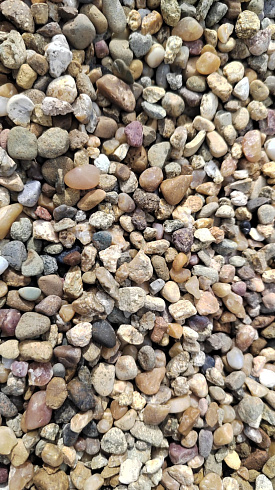 Kamenclub.ru: Галька окат (серо-желтая) фр.5-10 мм. купить  в Новороссийске галька речная рыжий, желтый, рыжий, серо-желтый речная окатанная галька декоративная 5000 руб/т   фото КАМЕНЬ КЛУБ