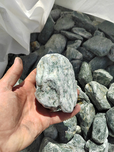 фото Галтованный жадеит (фр. 70-100 мм)  купить в Новороссийске в интернет-портале КАМЕНЬ КЛУБ