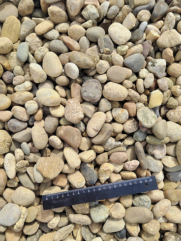 Kamenclub.ru: Галька речная окат рыжая фр. 20-40 мм. купить  в Новороссийске галька речная окатанная рыжая желтая серая округлая речная галька 5000 руб/т   фото КАМЕНЬ КЛУБ