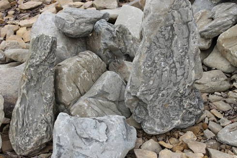 Kamenclub.ru: Песчаник декоративный ландшафтный (фр. 300-500 мм)  купить в Новороссийске песчаник желтый рыжий серый зеленый валун речной окатанный природный песчаника 4 500 руб/т   фото КАМЕНЬ КЛУБ