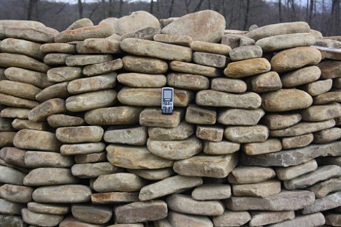 Kamenclub.ru: Песчаник для мощения дорожек, площадок, парковок ( фр 5-10 см)  купить в Новороссийске песчаник  серый желтый коричневый рыжий песчаник оголтованный окатанный 6500 руб/т   фото КАМЕНЬ КЛУБ