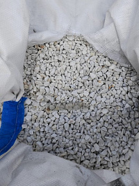 Kamenclub.ru: Мраморная крошка, щебень, цвет-белый, фр. 10-20 мм.  купить в Новороссийске мрамор белый, молочный айвори каменная ландшафтная декоративная крошка шебня 12000 руб/т   фото КАМЕНЬ КЛУБ