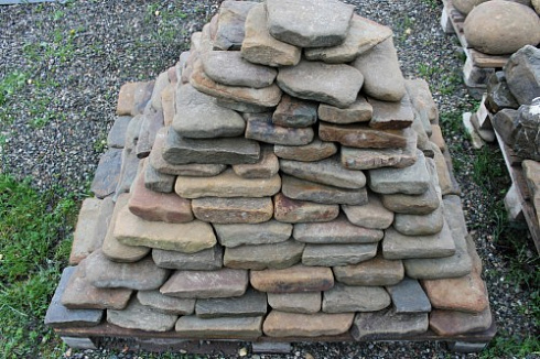 Kamenclub.ru: Песчаник галтованный для облицовки (фр. 2-5 см)  купить в Новороссийске песчник рыжий желтый серый песчаник окатанный речной 6 000 руб/т   фото КАМЕНЬ КЛУБ