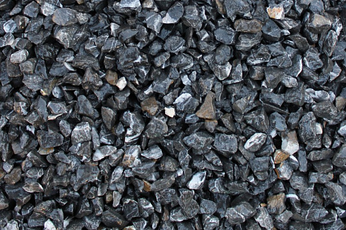 Kamenclub.ru: Щебень крошка черный (мрамор) фр. 5-10 мм.  купить в Новороссийске мрамор черный с белыми прожилками, черный, белый мраморная крошка декоративная ландшафтная 11000 руб/т   фото КАМЕНЬ КЛУБ