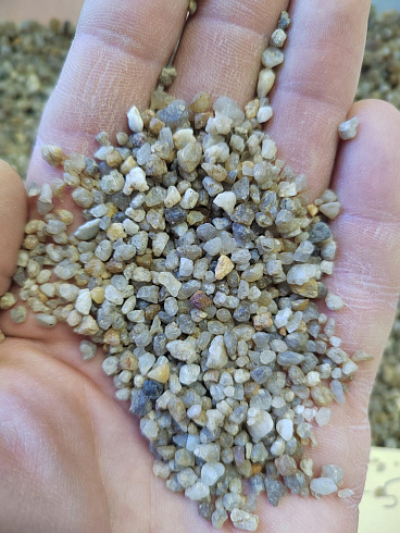 Кварцевый песок для площадок фр. 2-5 мм.  купить в Новороссийске фото Камень Клуб