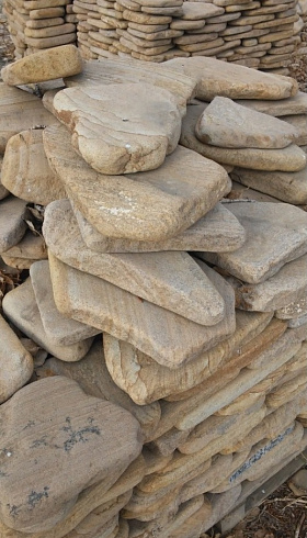 Kamenclub.ru: Песчаник пластушка галтованный желтый с рисунком (3 см)  купить в Новороссийске плитняк - пластушка желтый песчаник 21000 руб/м3   фото КАМЕНЬ КЛУБ