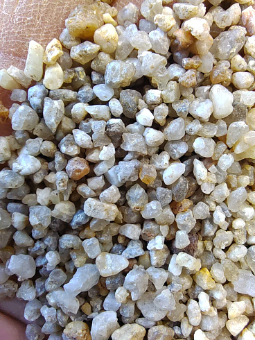 Кварцевый песок для площадок фр. 2-5 мм.  купить в Новороссийске фото Камень Клуб