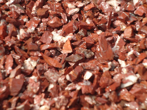 Kamenclub.ru: Щебень крошка красный (ЯШМА) фр. 10-20 мм.  купить в Новороссийске яшма красный, бордовый, оранжевый, рыжий декоративный каменный ландшафтный щебень колотый 9000 руб/т   фото КАМЕНЬ КЛУБ
