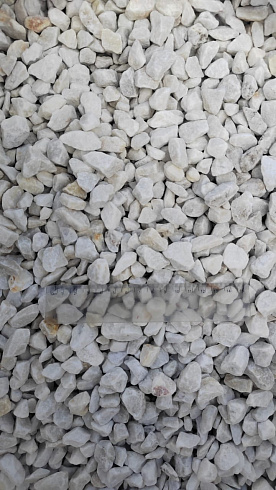 Kamenclub.ru: Мраморная крошка, щебень, цвет-белый, фр. 10-20 мм.  купить в Новороссийске мрамор белый, молочный айвори каменная ландшафтная декоративная крошка шебня 12000 руб/т   фото КАМЕНЬ КЛУБ