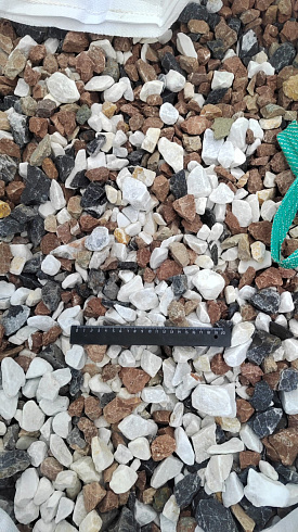Kamenclub.ru: Мраморная крошка (щебень галтованный микс:белый-зеленый-розовый) фр.20-40 мм.  купить в Новороссийске мрамор белый, зеленый, розовый мрамор декоративный (галтовка) 15500 руб/т   фото КАМЕНЬ КЛУБ