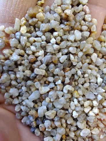 Кварцевый песок для площадок фр. 2-5 мм.  купить в Новороссийске фото Камень Клуб