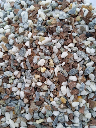 Kamenclub.ru: Мраморная крошка (щебень крошка микс: белый-зеленый-розовый) фр. 3-5 мм.  купить в Новороссийске мрамор белый, зеленый, розовый мраморная декоративная крошка каменная 12000 руб/т   фото КАМЕНЬ КЛУБ