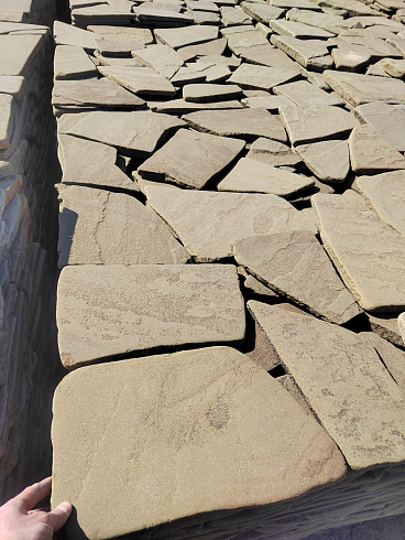 Kamenclub.ru: Песчаник галтованный для облицовки (фр. 2-5 см)  купить в Новороссийске песчник рыжий желтый серый песчаник окатанный речной 6 000 руб/т   фото КАМЕНЬ КЛУБ