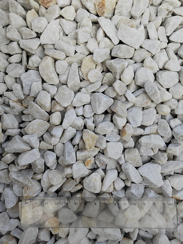 Kamenclub.ru: Мраморная крошка, щебень, цвет-белый, фр. 10-20 мм.  купить в Новороссийске мрамор белый, молочный айвори каменная ландшафтная декоративная крошка шебня 12000 руб/т   фото КАМЕНЬ КЛУБ