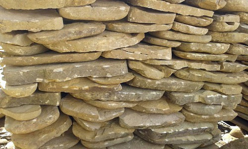 Kamenclub.ru: Песчаник колотый для облицовки (фр. 2-3 см)  купить в Новороссийске песчаник бежевый серый рыжий песчаник строительный 5000 руб/т   фото КАМЕНЬ КЛУБ