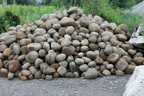 Kamenclub.ru: Песчаник ядра, фр. 100-300 мм  купить в Новороссийске песчаник бежевый серый рыжий речная галька 5 000 руб/т   фото КАМЕНЬ КЛУБ